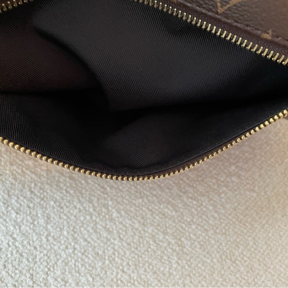 Louis Vuitton bumbag - Picture 4 of 9